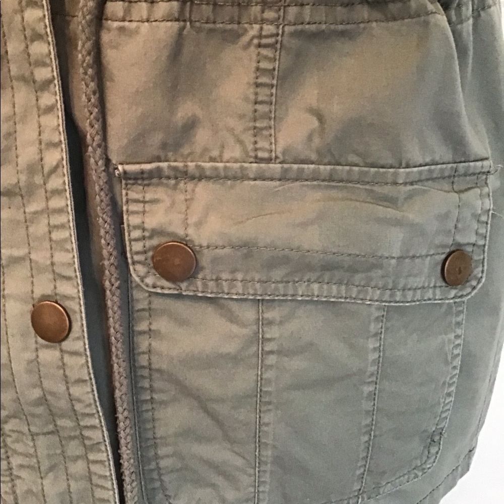 Vest - Picture 4 of 8